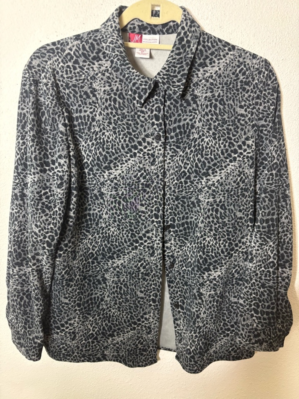 JM Collection Black and Gray Leopard-Print Button Front Shirt. 8P